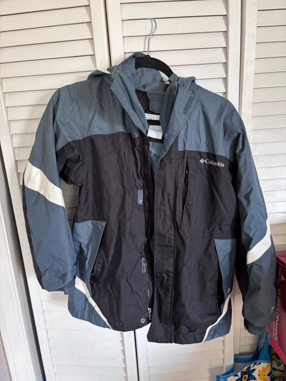Columbia Black Jacket with Blue Trim, Extendable Sleeves 10/12 Kids